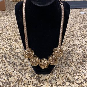 Vintage looking no brand noted necklace - excellent used condition